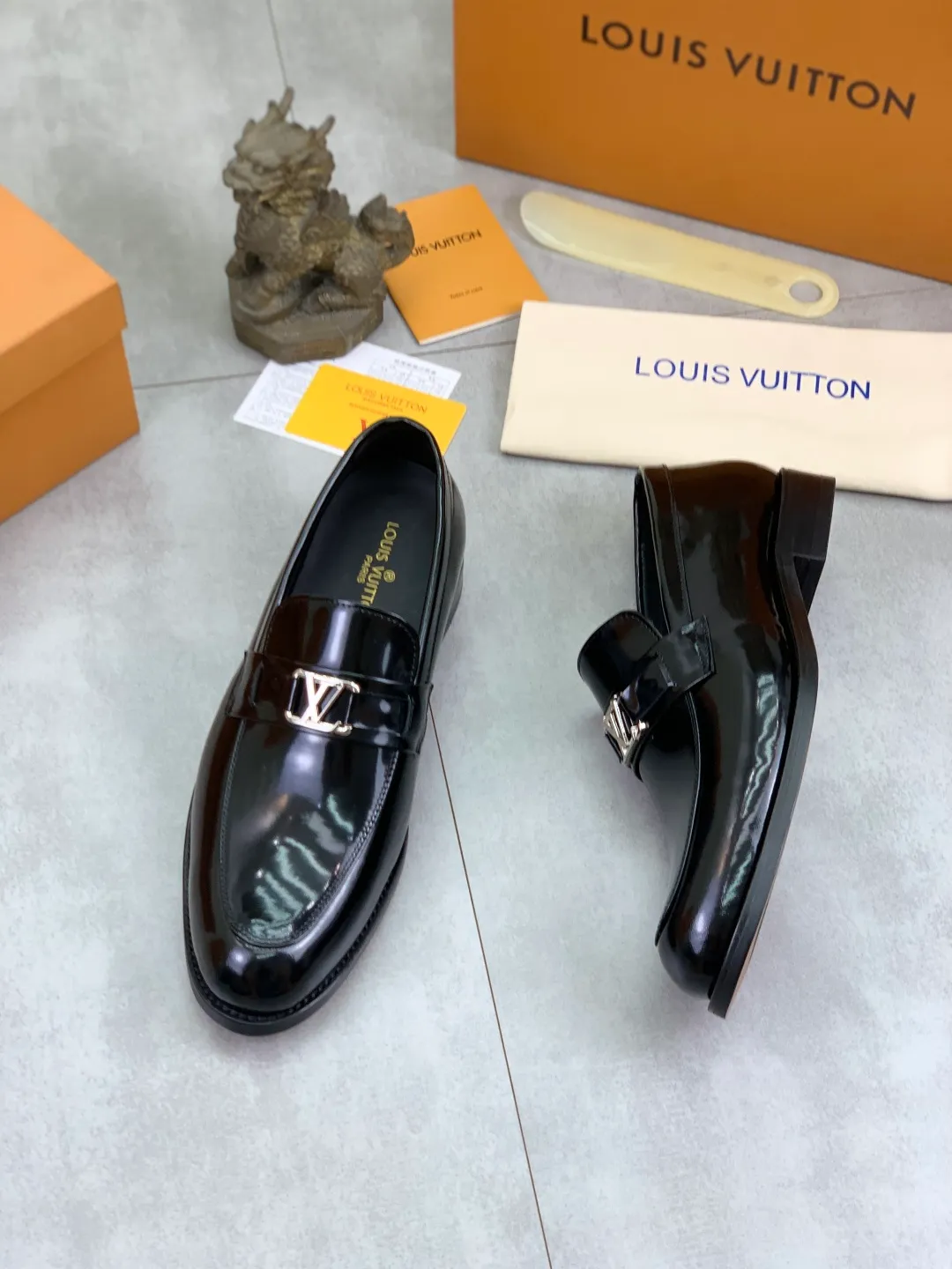 Men's shoes 💰P460💰[New model] Water-dyed cow lining 🆘 LV Louis Vuitton business leather shoes, made of original imported Italian 🇮🇹 calfskin, full cowhide lining, carefully handmade by professional shoemakers, the original version is specially designed for wear-resistant outsole. Standard code: 39-45 5️⃣color🉑️select